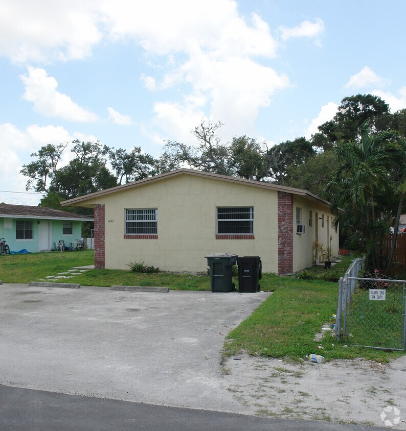 Foto del edificio - 1434-1440 SW 33rd St