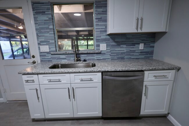 Building Photo - 617 Crill Ave