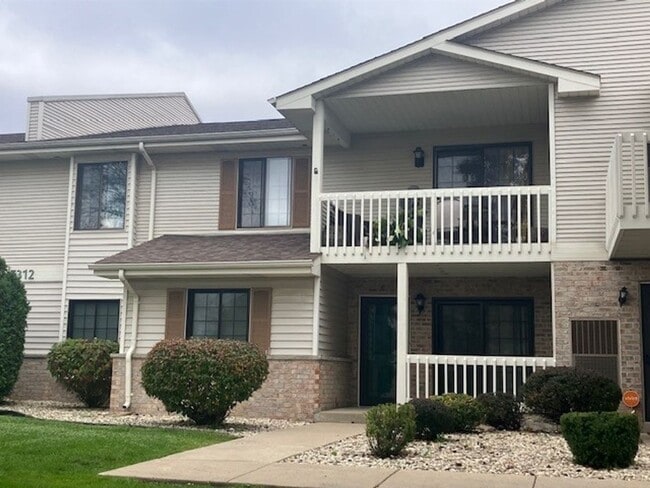Building Photo - Behrell Condo
