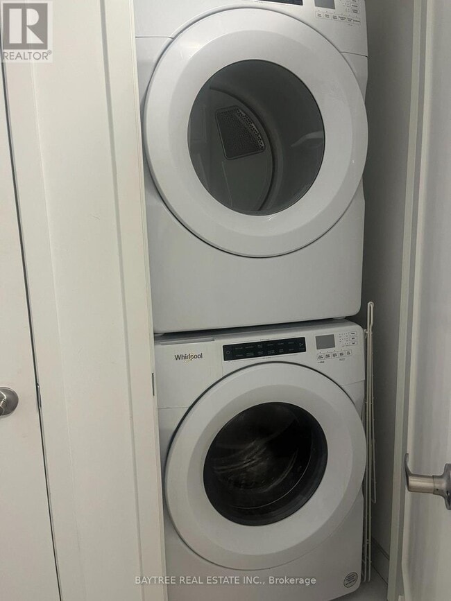 Building Photo - 121 Lower Sherbourne St