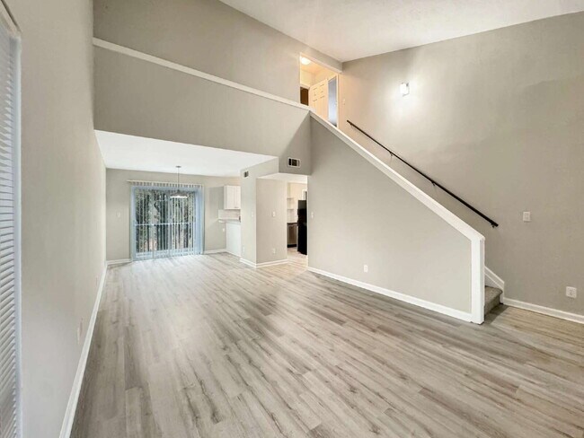 Foto del edificio - North Hall Duplex Available