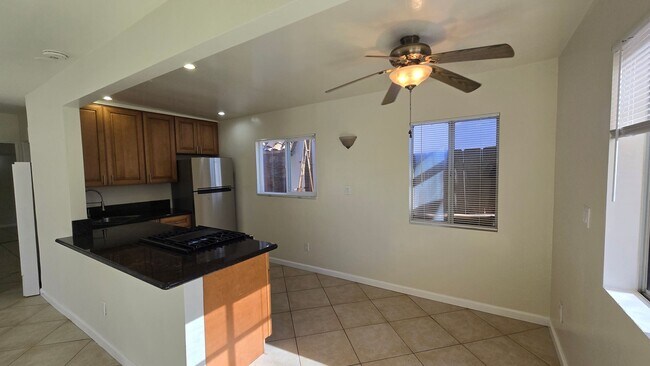 Foto del edificio - 2341-2343 Grand Ave