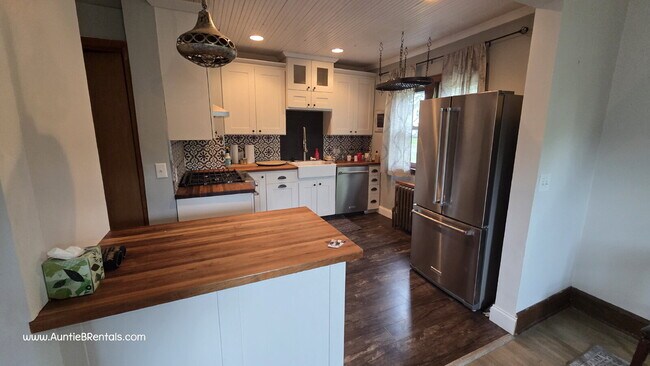 Foto del edificio - Beautiful 3bed 1 bath Duplex in Minneapoli...