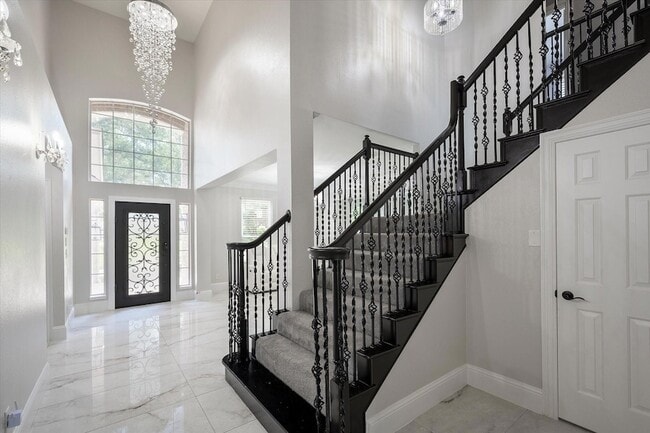 Building Photo - 2029 Primrose Dr