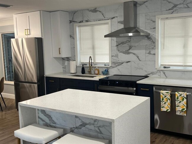 Building Photo - 905 W 11th Ave