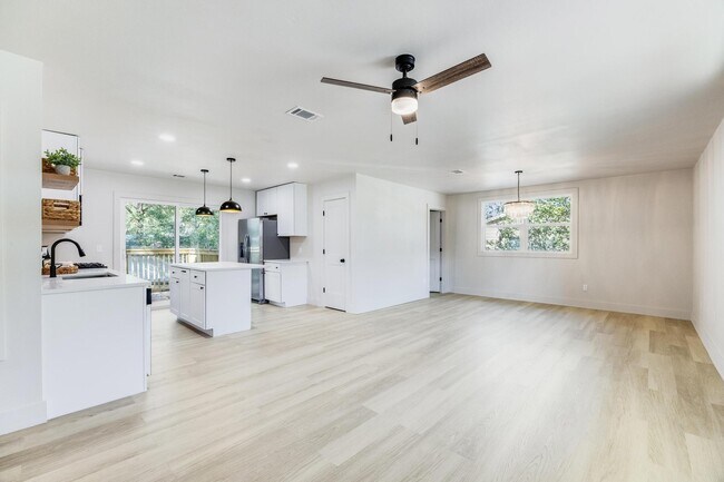 Foto del edificio - 506 Forrest Ct