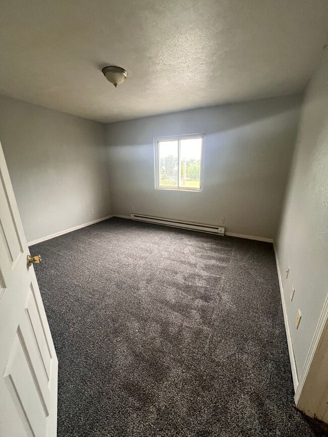 Building Photo - Near Downtown