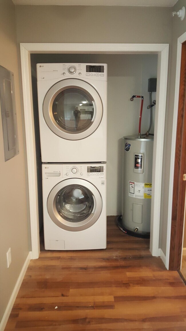 2 Bed/1 Bath - Westfield Apartments