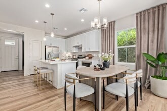 Building Photo - 1526 W Sierra Vista Dr