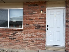 Building Photo - 706 37th Ave