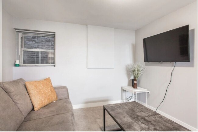 Foto del edificio - 1431 N Springfield Ave