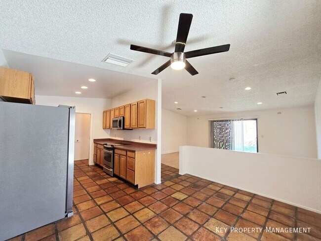 Foto del edificio - 6346 Bullion Blvd