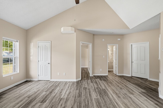 Building Photo - Sterling Pointe Apartments