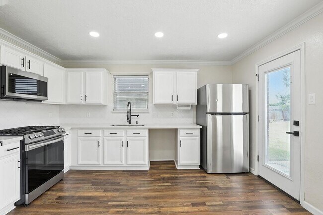 Foto del edificio - 8002 Blackcherry Ln