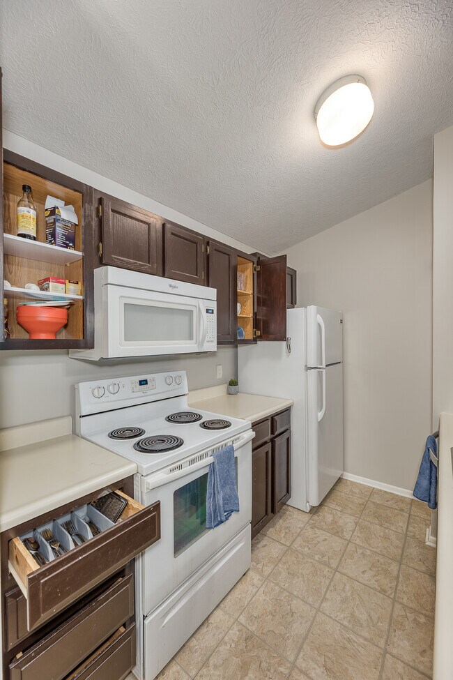 Building Photo - 4480 Village Ln