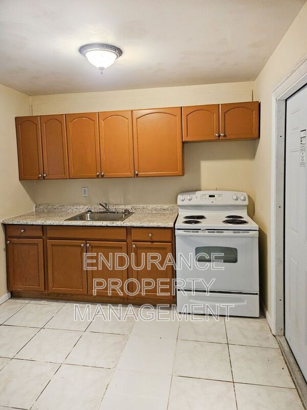 Building Photo - 1321 W 25th St