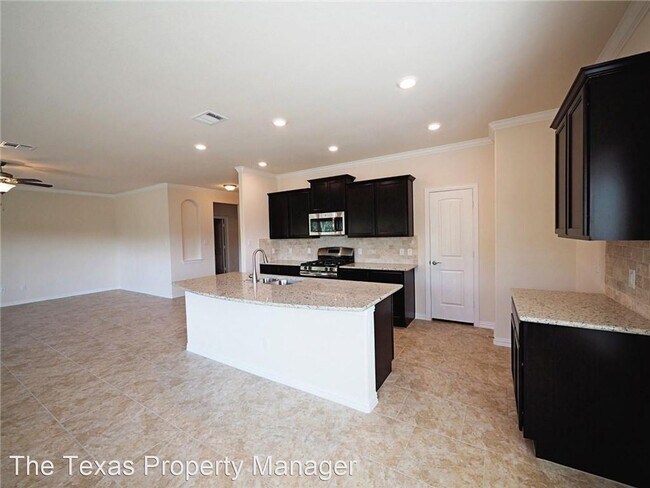 Building Photo - 5 br, 3 bath House - 1308 Camino Court