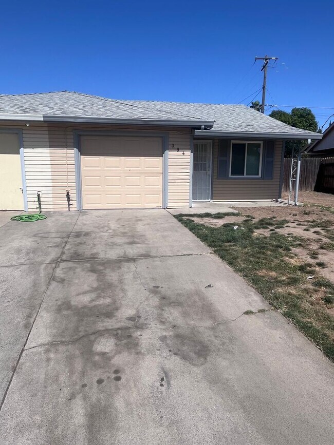 Building Photo - 394-398 Lindley Drive