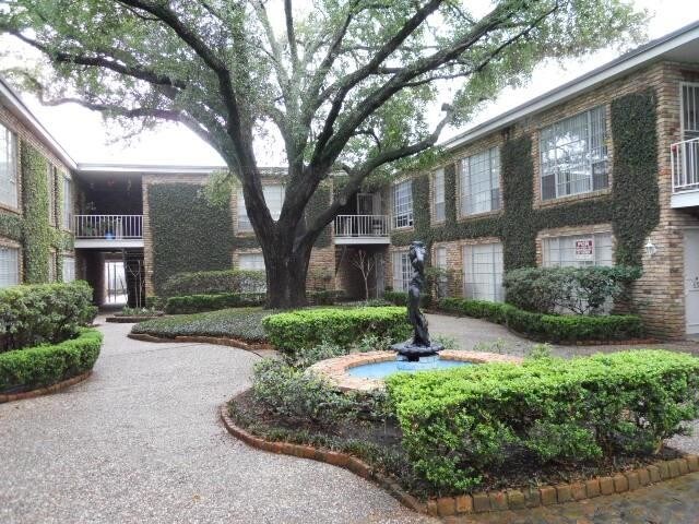 Primary Photo - 2121 Fountain View Dr