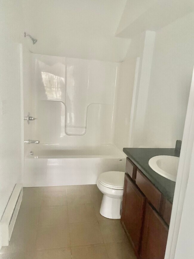 40 Trinity Cir, Rochester, NH 03839 Townhome Rentals in Rochester NH