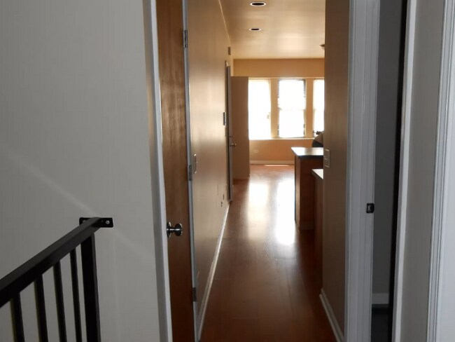 Foto del edificio - 7851 S Bennett Ave