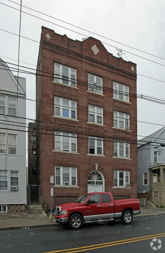 Primary Photo - 185 Garfield Ave