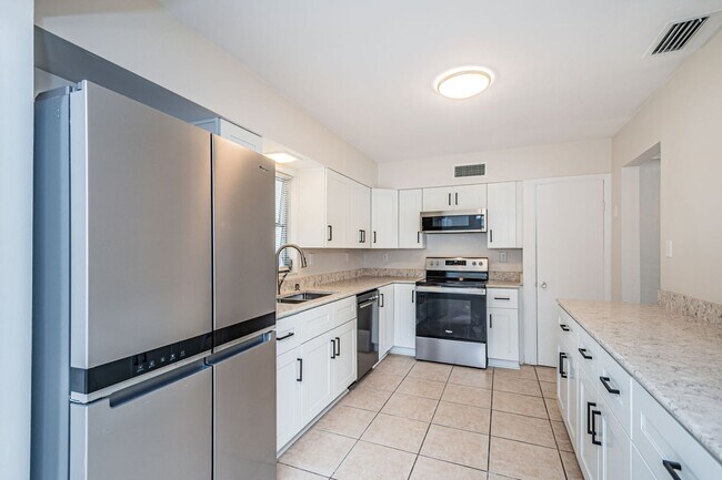 Foto del edificio - Central Gulfport - 3 Bedroom 2 Bath Home