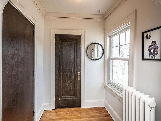 Front entry w/ closet - 4942 Lyndale Ave S
