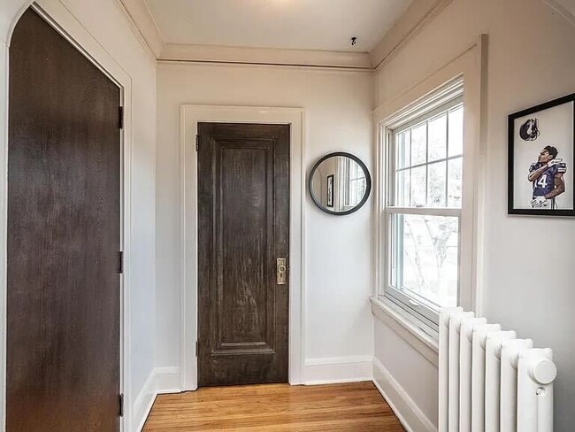 Front entry w/ closet - 4942 Lyndale Ave S