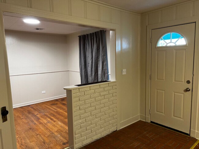 Building Photo - 210 St Michael St