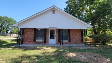 Building Photo - 306 W Hale Ave
