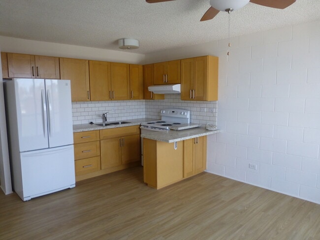 Building Photo - Newly Renovated 2 Bedroom Makiki Apartment...