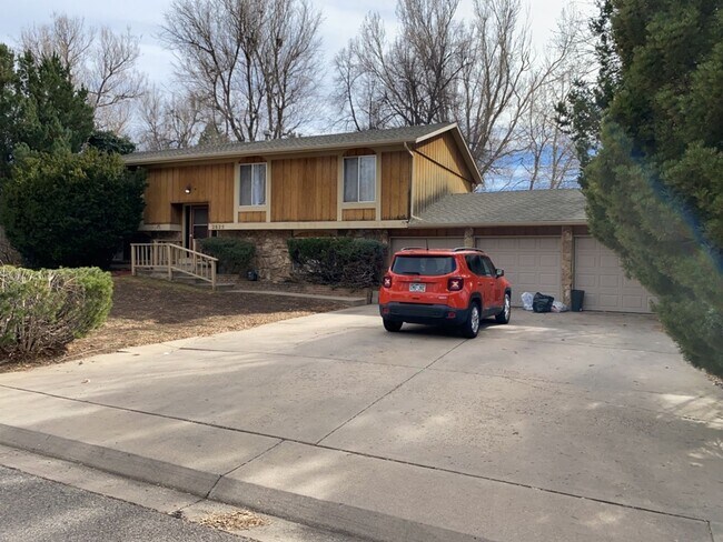 Foto del edificio - STUDENTS WELCOME! Sprawling 6 Bed / 3 Bath Home Near College and Drake