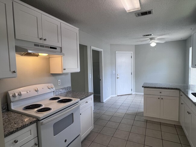 Building Photo - 2809 Geronimo Dr