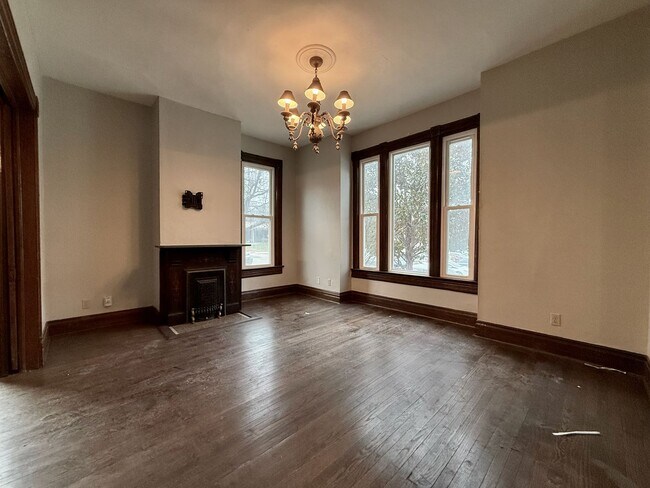 Foto del edificio - Very Spacious 2 Bed 2.5 Bath Home!