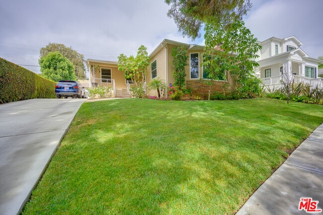 Building Photo - 2241 S Beverly Dr