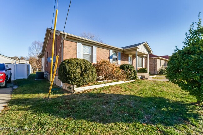 Foto del edificio - 3815 Hillcross Dr