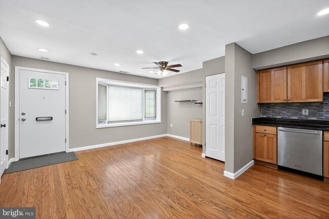 Building Photo - 680 Azalea Dr