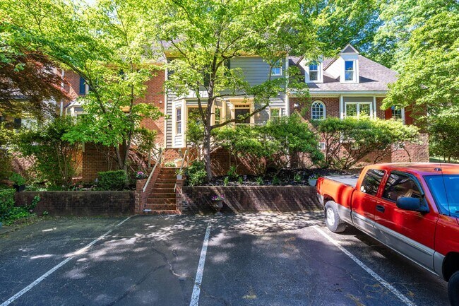 Foto del edificio - 1305 Hampshire Court