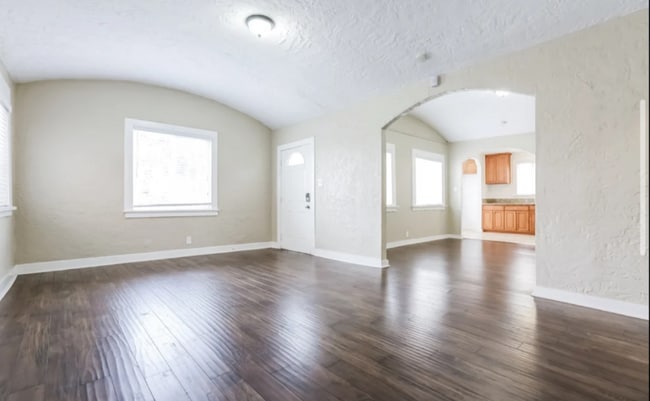 Building Photo - 2626 S Dunsmuir Ave