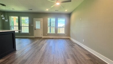 Building Photo - 700 Ebenezer Ln