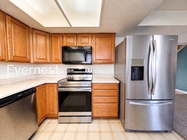 Foto del edificio - 3 Bed/2 Bath Town Home with Carport / Available Now!