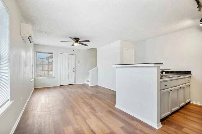 Foto del edificio - 131 Elsie Ave