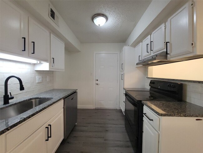 Foto del edificio - 10652 Hamlin Dr