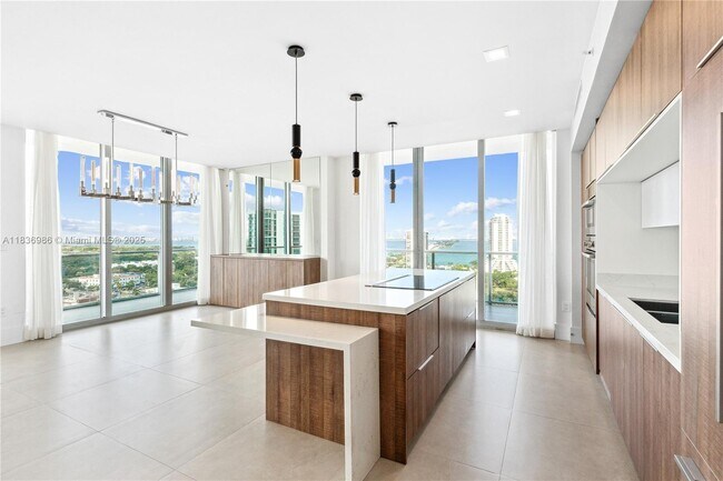 Foto del edificio - 3470 E Coast Ave