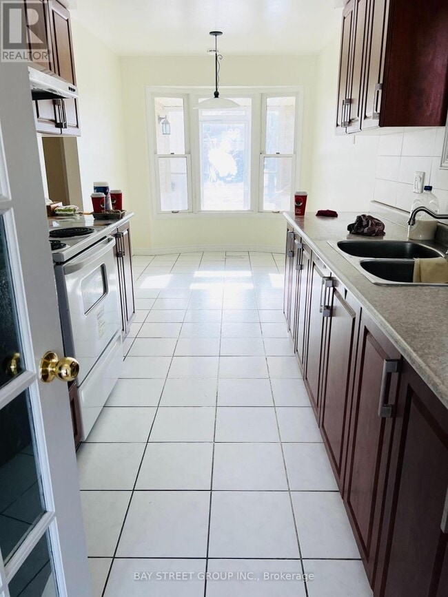 Building Photo - 38 Enchanted Hills Crescent