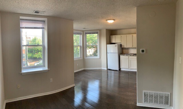 Foto principal - 3830 Lancaster Ave