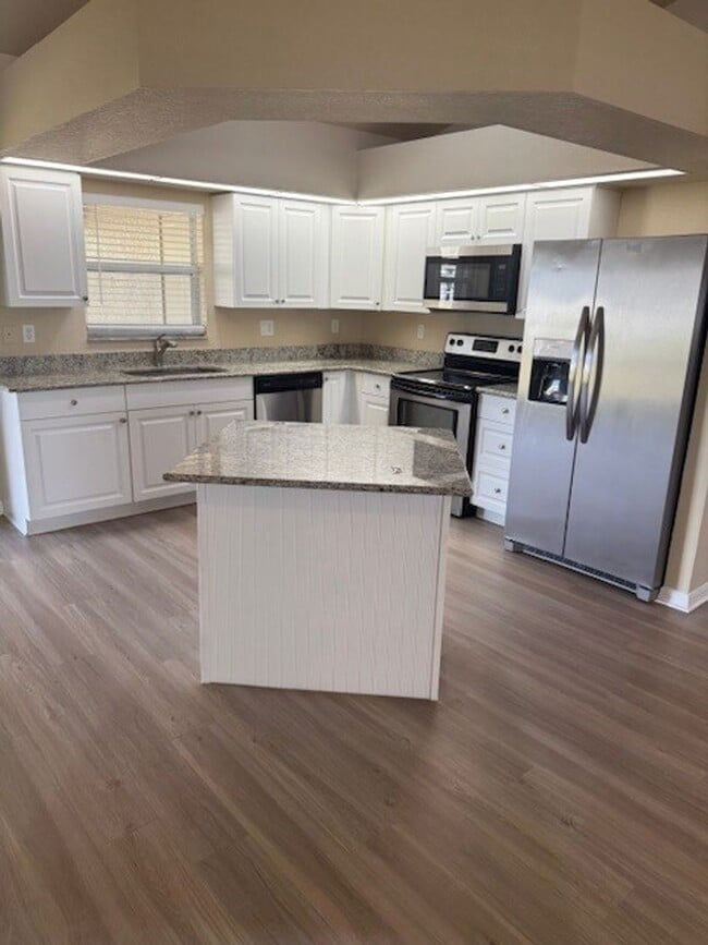 Building Photo - Cape Coral Home!