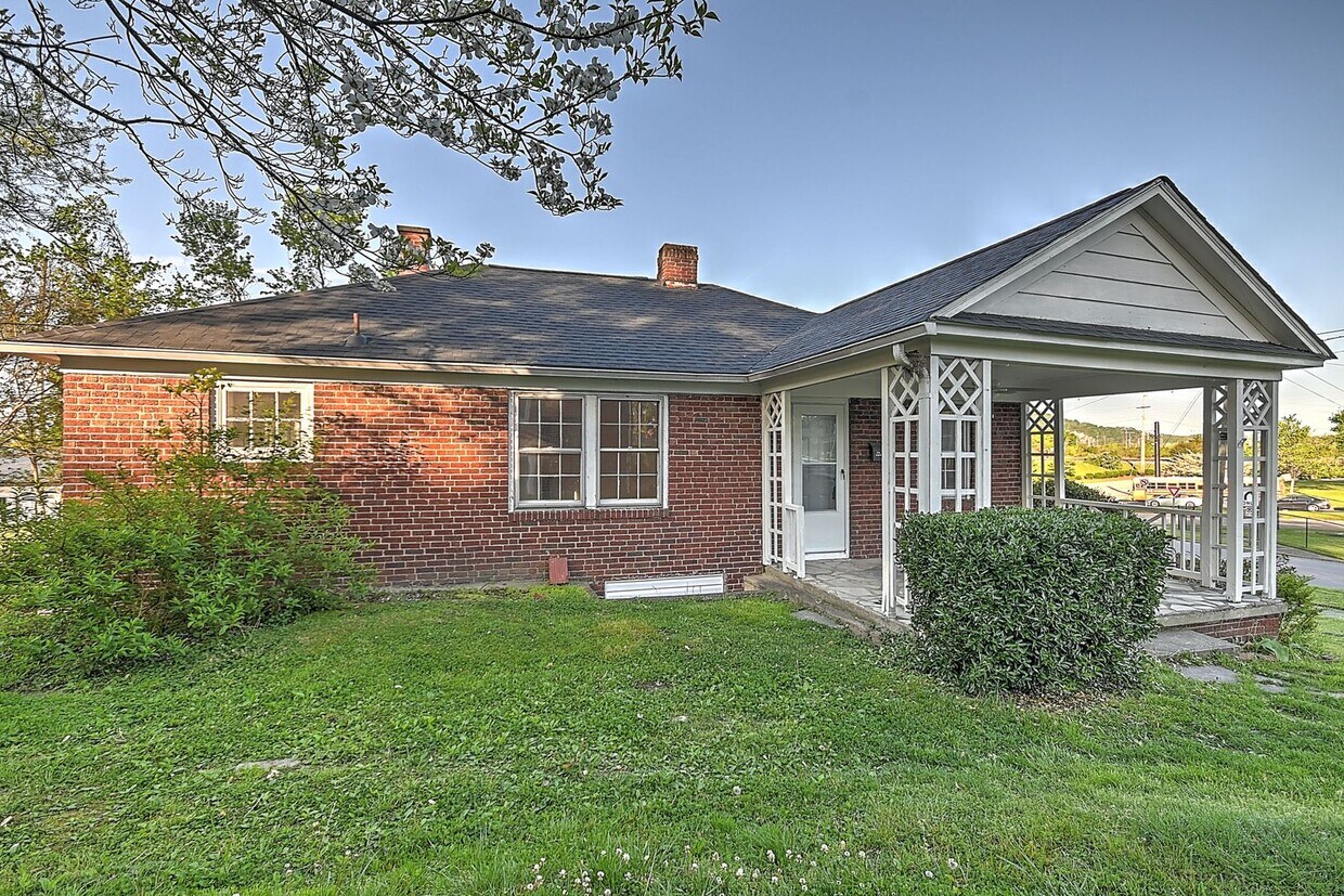 Primary Photo - 709 Birch St.