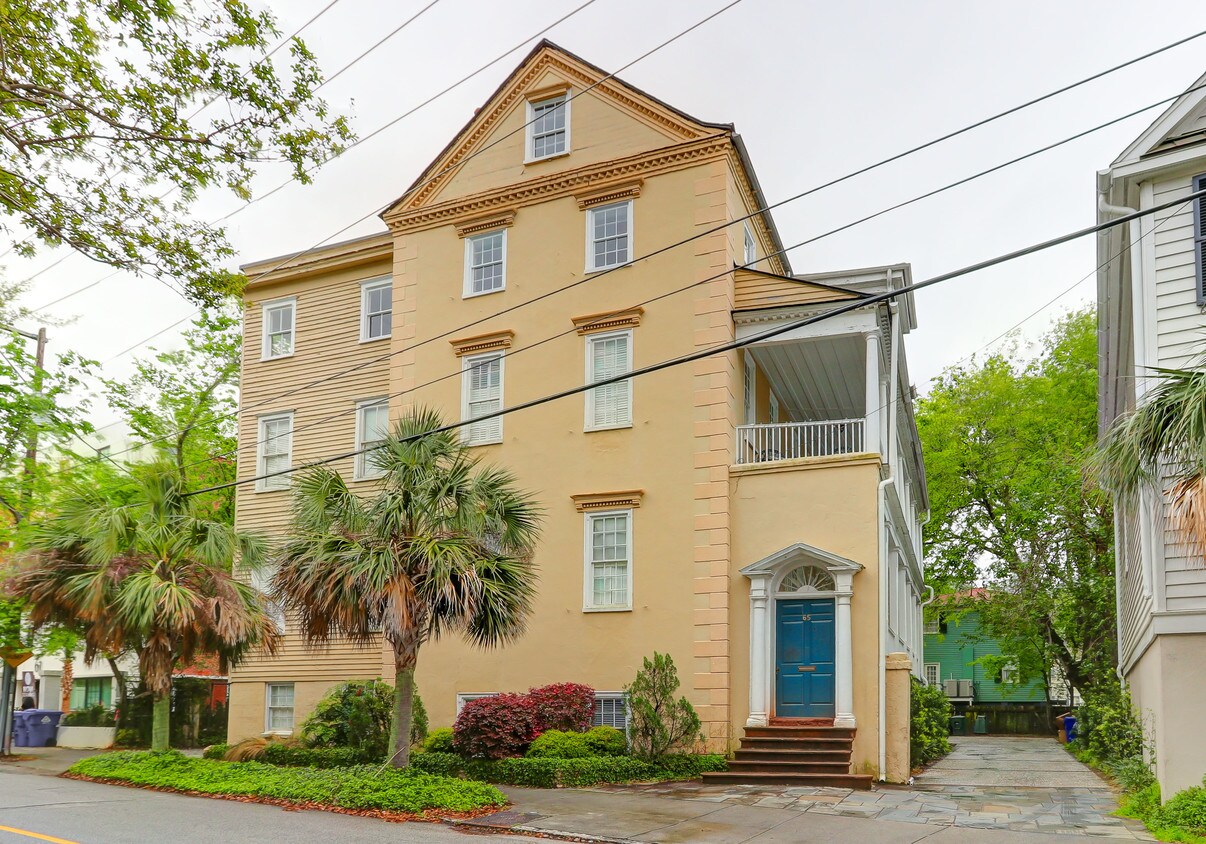 Primary Photo - 65 Vanderhorst St